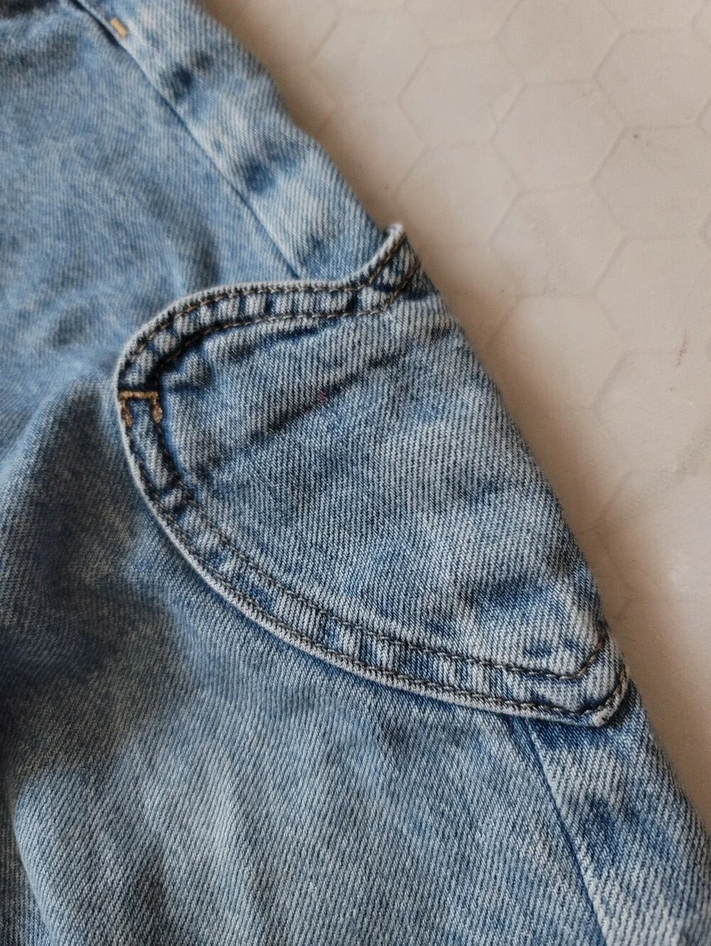 Old Navy 4T Barrel Leg Pants Heart Pockets Denim Jeans Light Wash Horseshoe